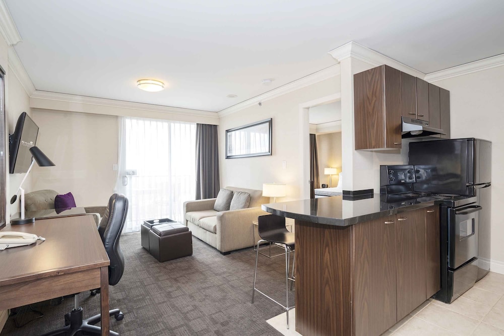 sandman signature toronto airport hotel