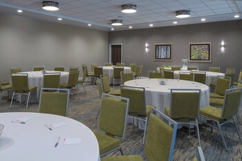 Fairfield Inn & Suites By Marriott Chicago Schaumburg,Chicago>>Bedford Park,3 star