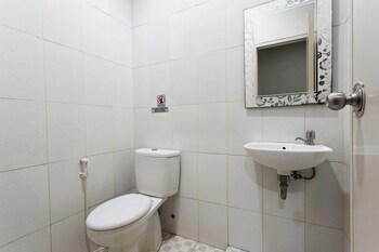 reddoorz mangga besar 2