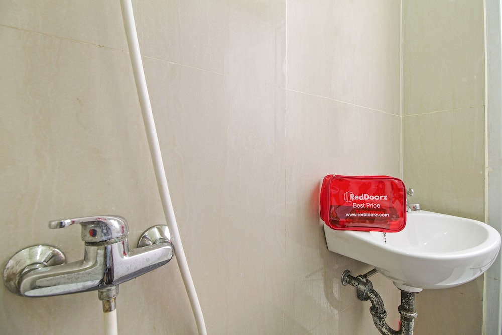 reddoorz mangga besar 2