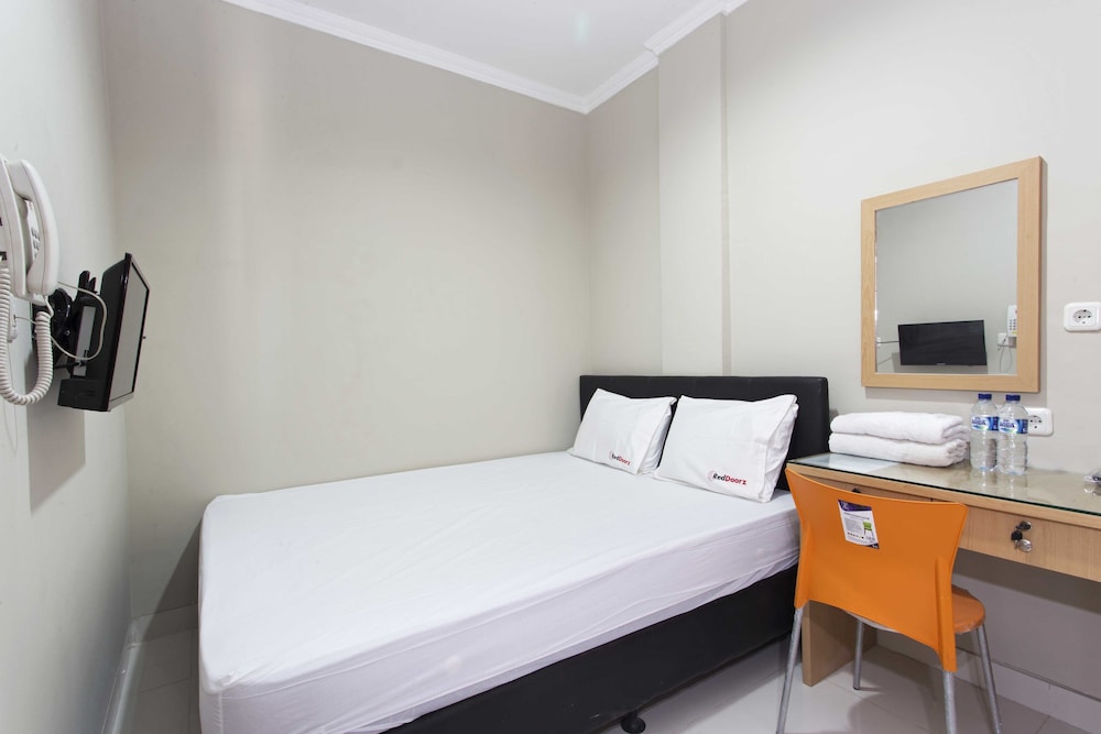 reddoorz mangga besar 2