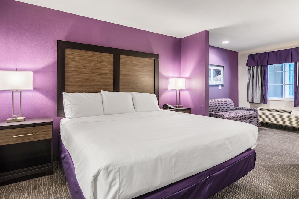 econo lodge inn and suites north little rock near riverfront