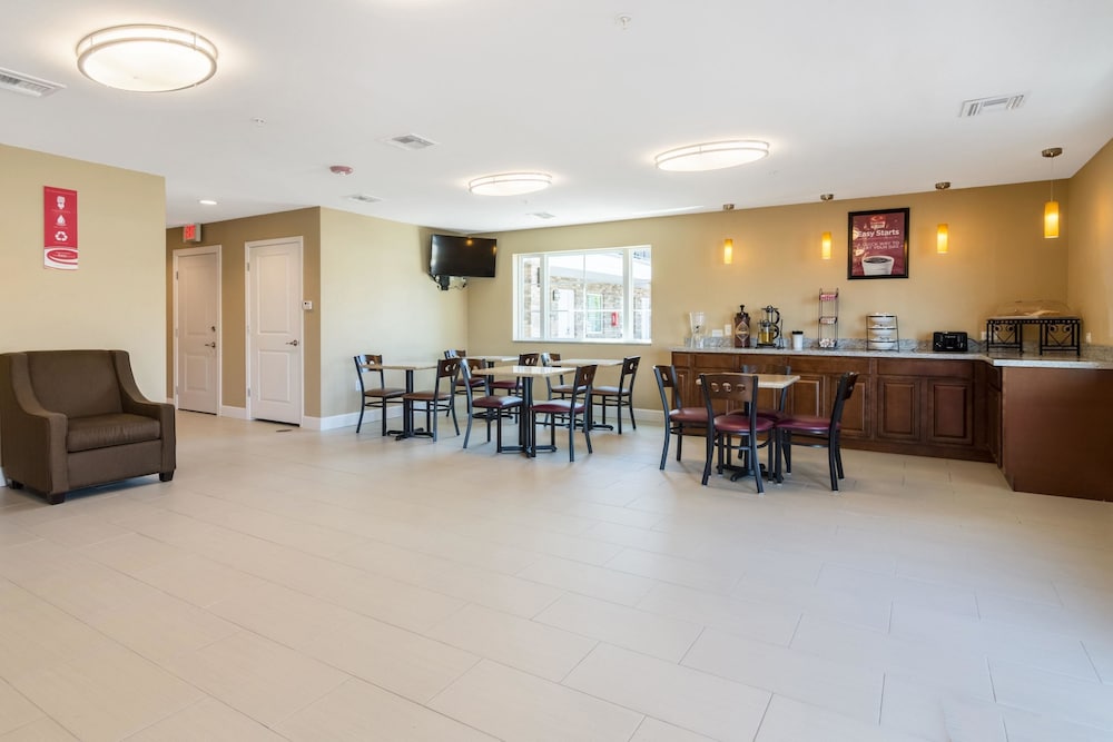econo lodge inn and suites north little rock near riverfront