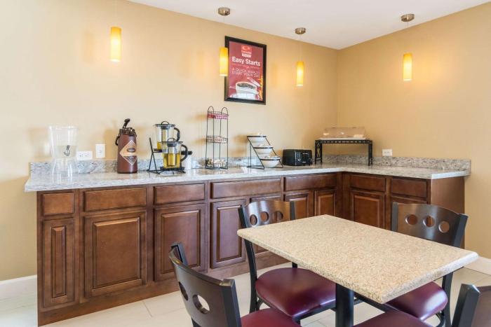 econo lodge inn and suites north little rock near riverfront