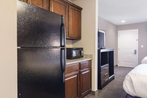 econo lodge inn and suites north little rock near riverfront