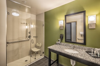 sleep inn and suites airport