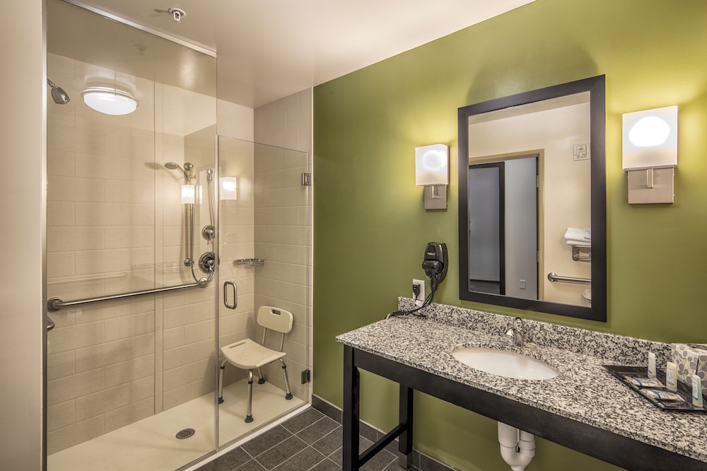 sleep inn and suites airport