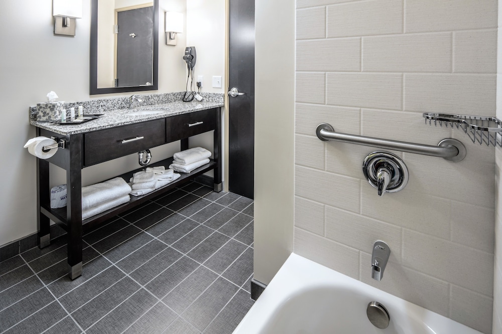 sleep inn and suites airport