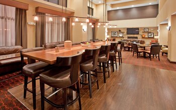 hampton inn and suites aberdeen