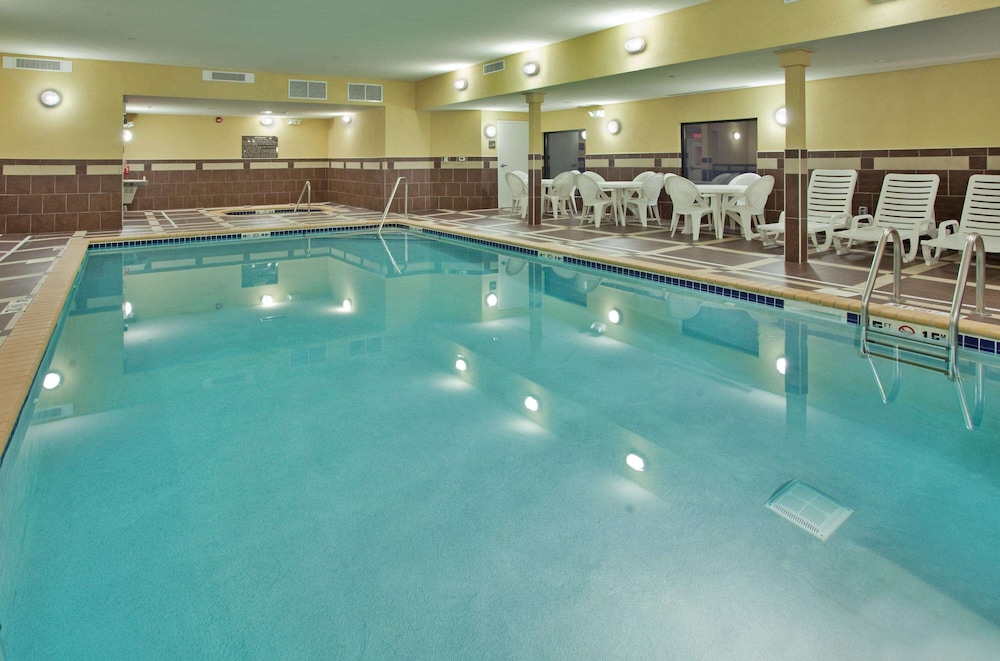 hampton inn and suites aberdeen