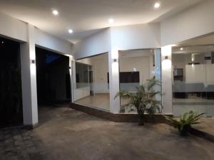 travellers home hotel