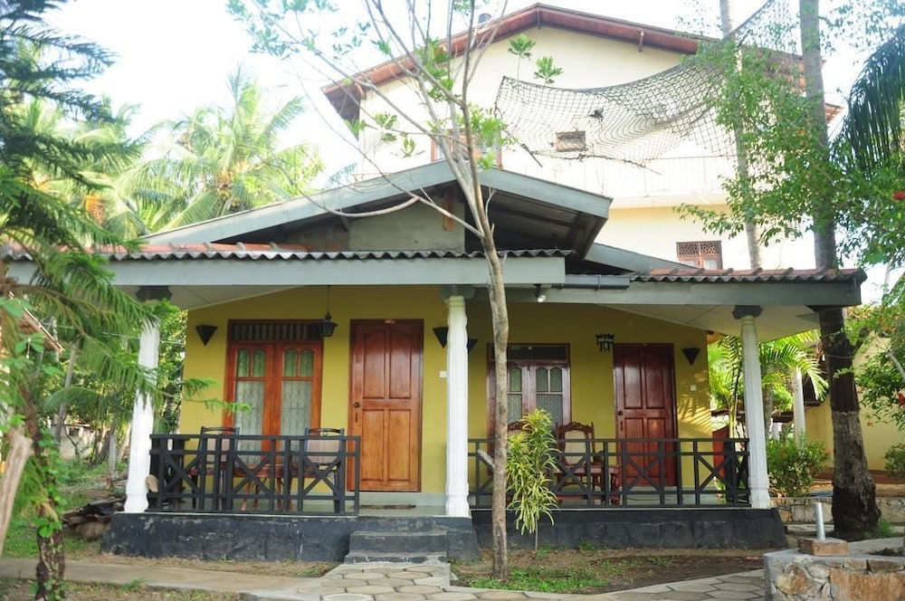 travellers home hotel