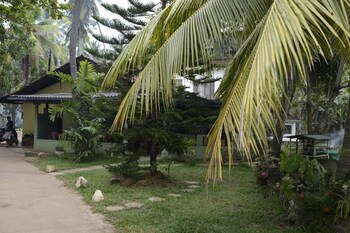 Traveller's Home Hotel,Kataragama>>Hambantota,3 star