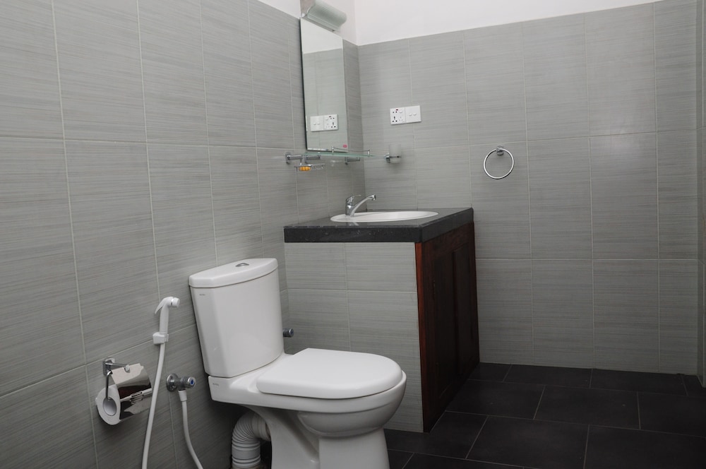 travellers home hotel