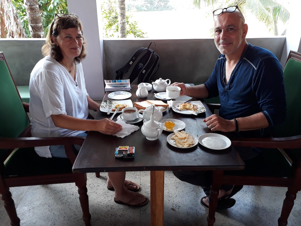 travellers home hotel