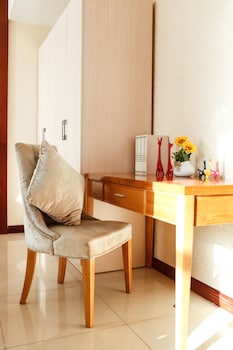 royal river apartment