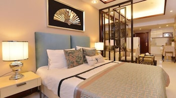 royal river apartment