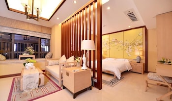 royal river apartment