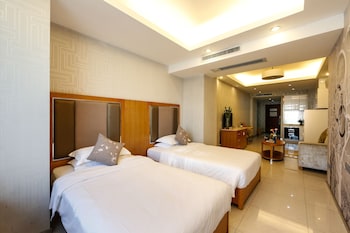 royal river apartment