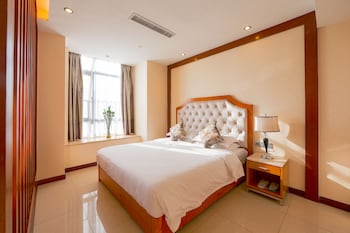 royal river apartment