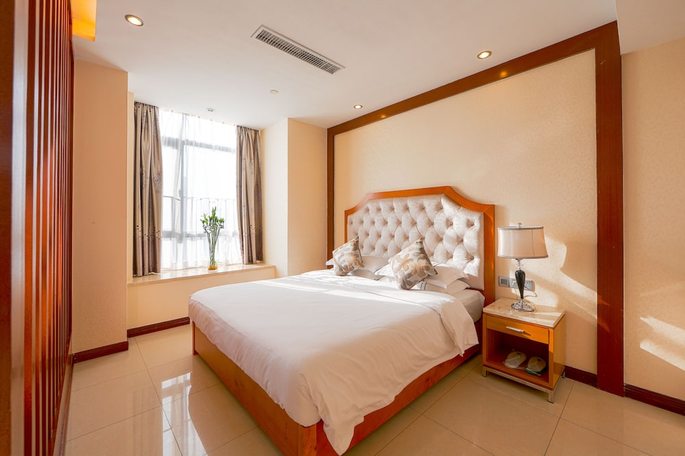 royal river apartment