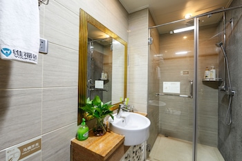 royal river apartment