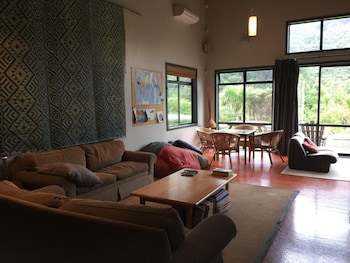 piha beachstay hostel