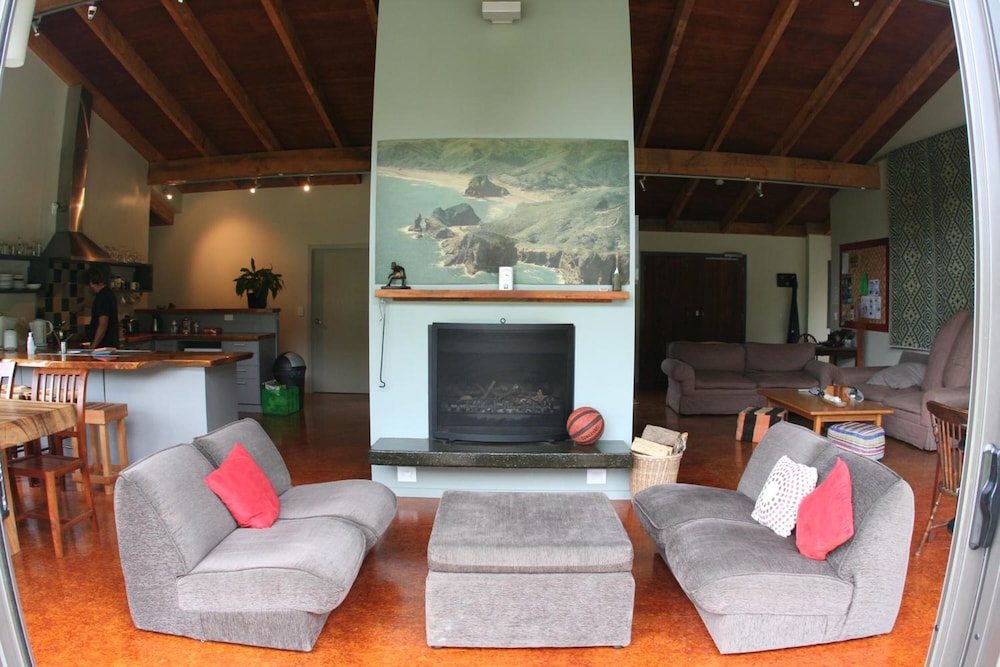 piha beachstay hostel