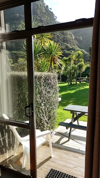 piha beachstay hostel