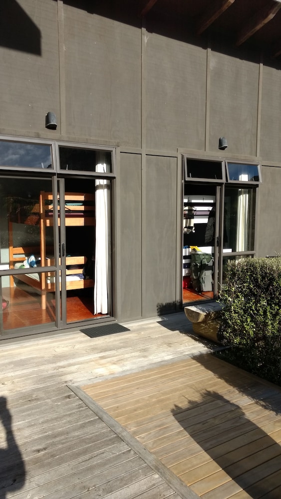 piha beachstay hostel