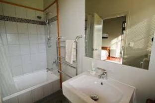 Piha Beachstay - Hostel,Auckland Region>>Auckland,1 star