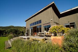 piha beachstay hostel