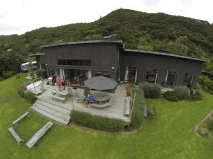 piha beachstay hostel