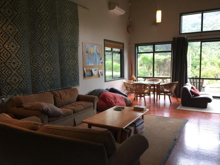 piha beachstay hostel