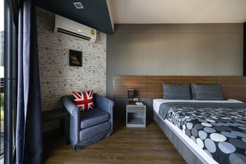 the loft seaside sriracha