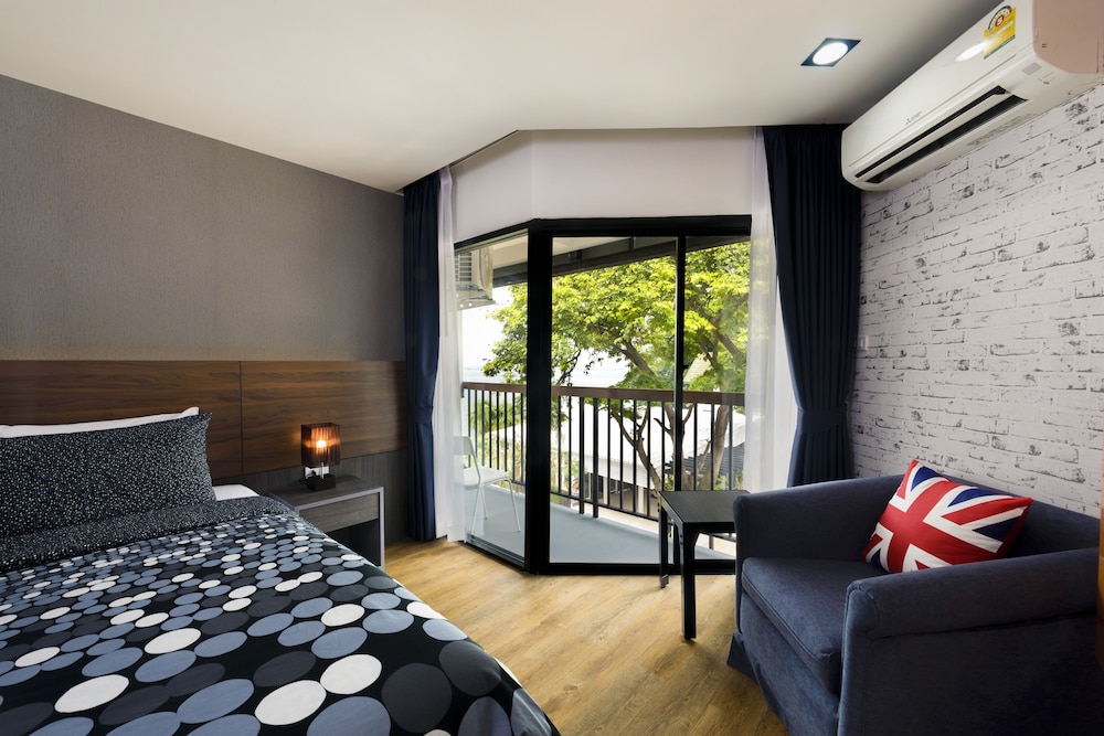 the loft seaside sriracha