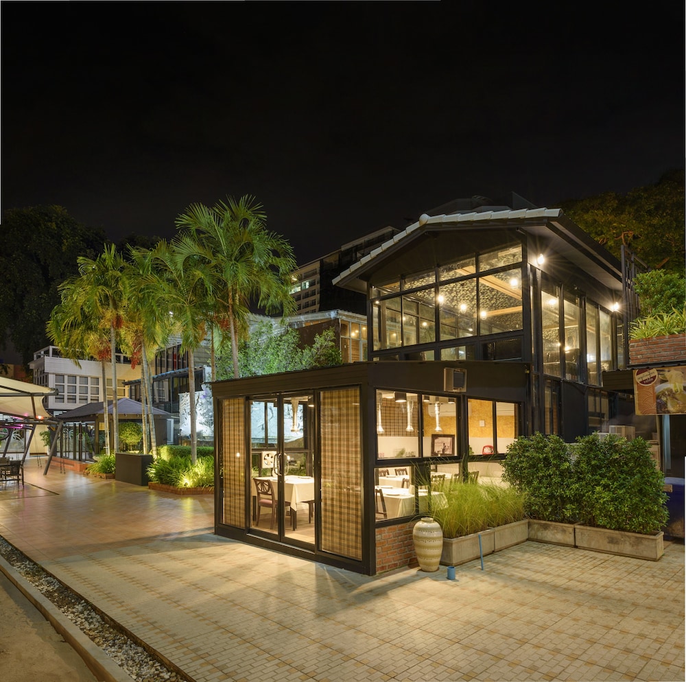 the loft seaside sriracha