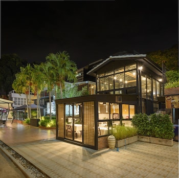 the loft seaside sriracha