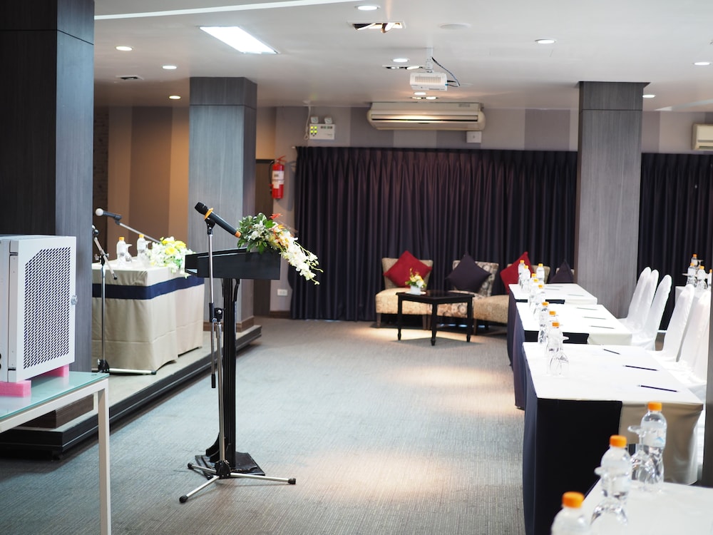 the loft seaside sriracha