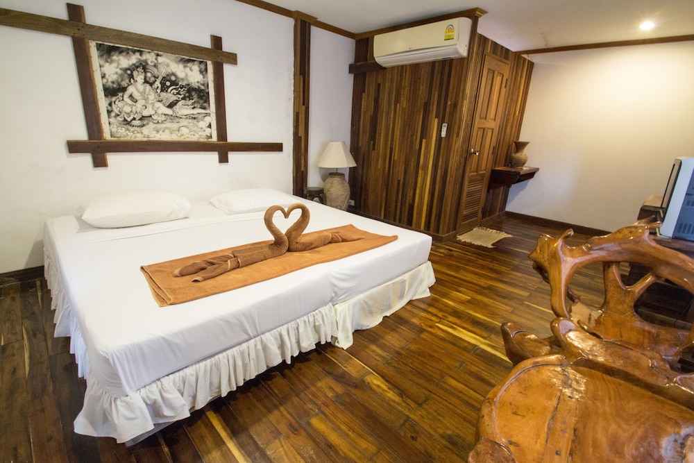 tropical garden bungalow