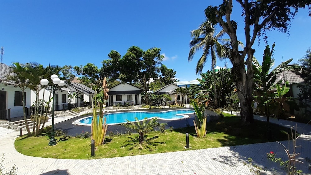 rum bungalow resort phu quoc