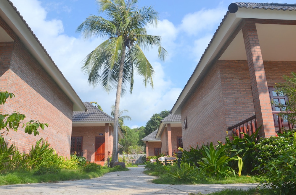 rum bungalow resort phu quoc