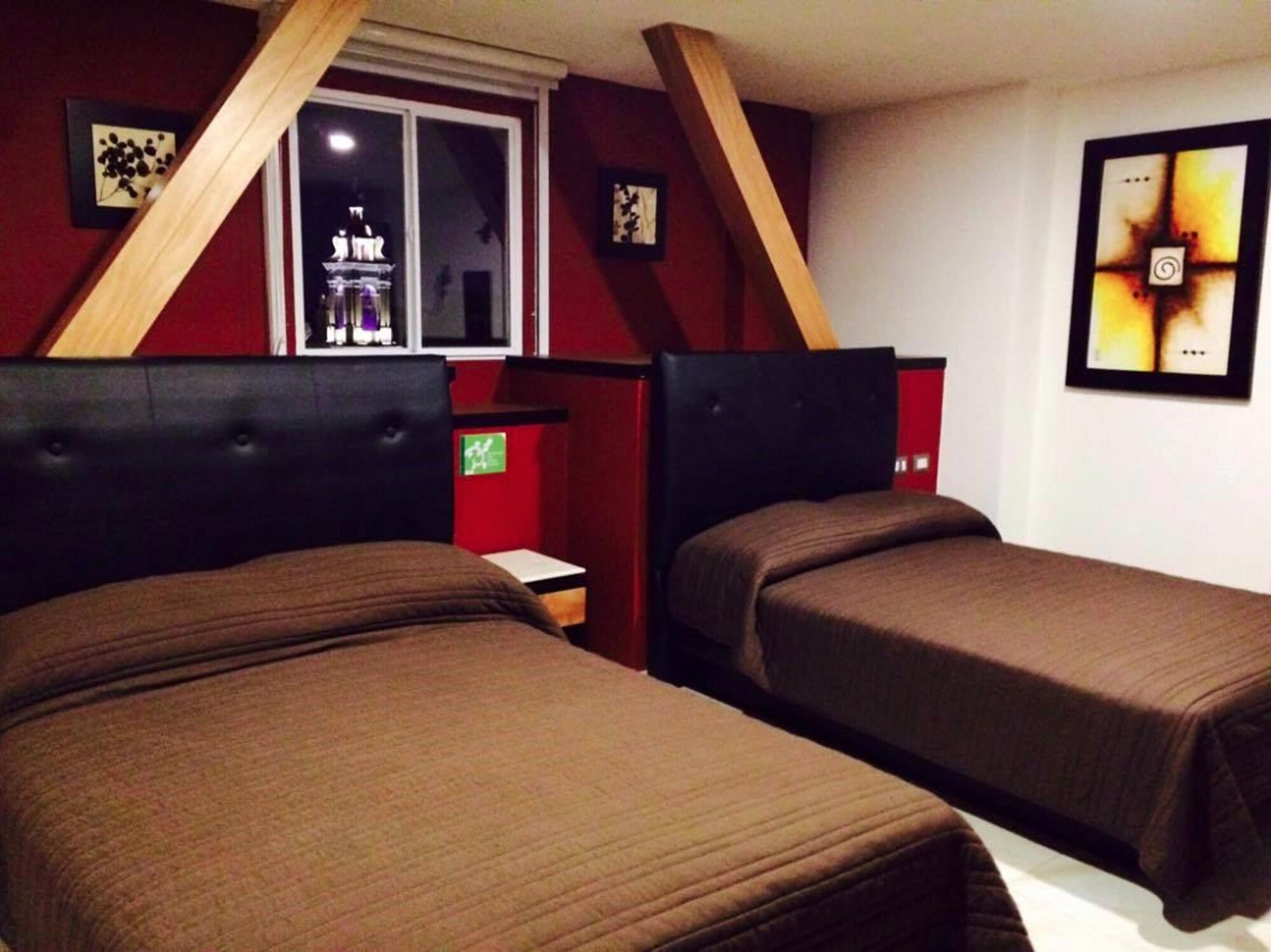 hotel leones
