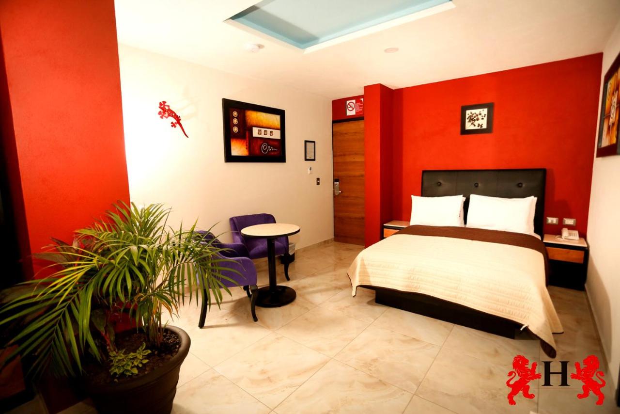 hotel leones