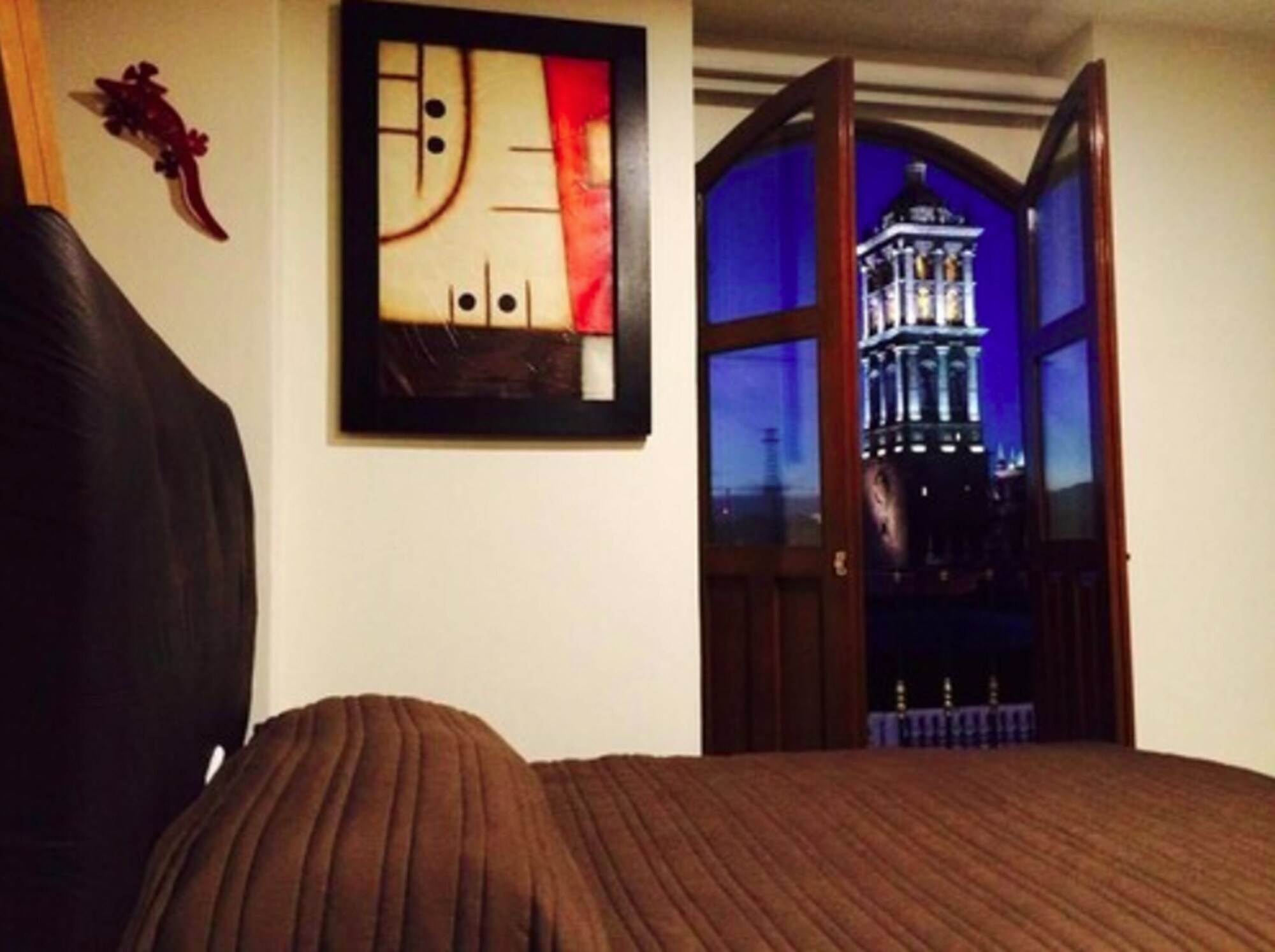 hotel leones