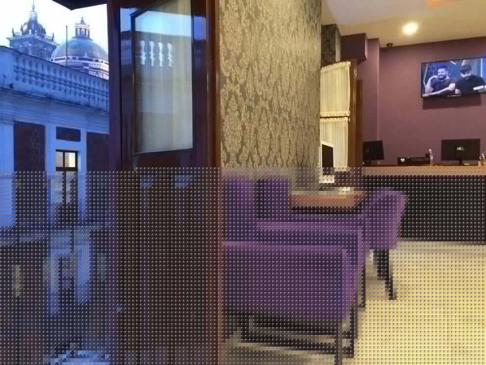 hotel leones
