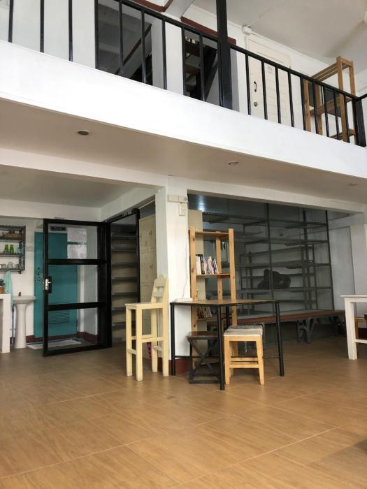 ploy hostel