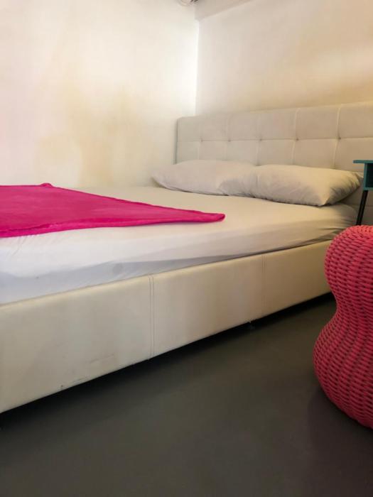 ploy hostel
