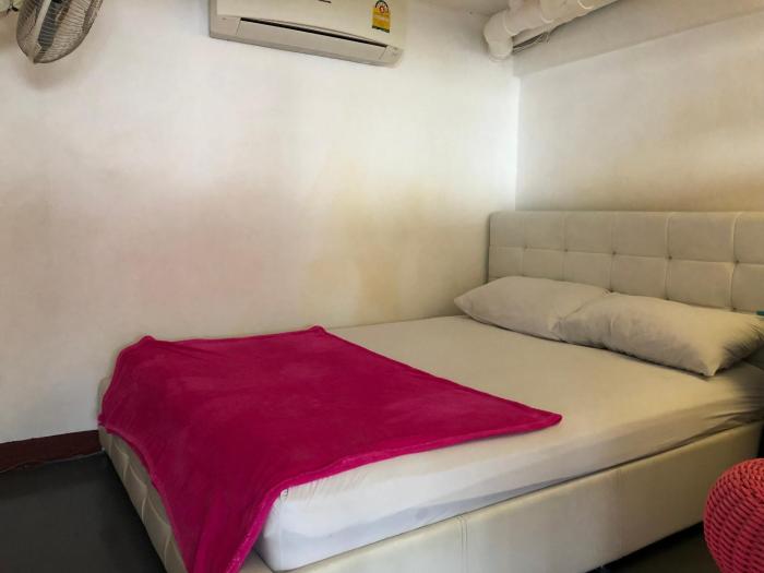 ploy hostel