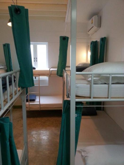 ploy hostel